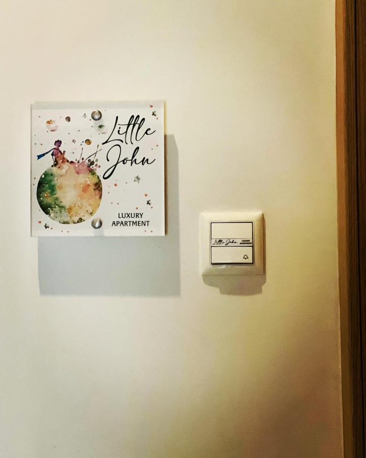 Little John Luxury Apartment 피레아스 외부 사진