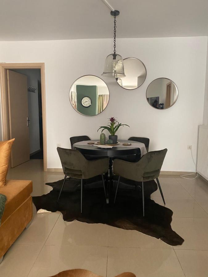 Little John Luxury Apartment 피레아스 외부 사진